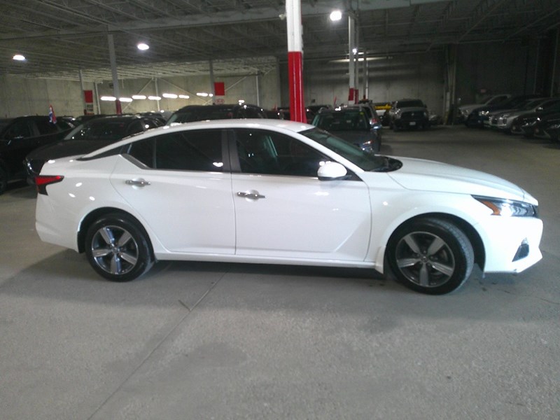 2021 Nissan Altima 2.5 SE Sedan