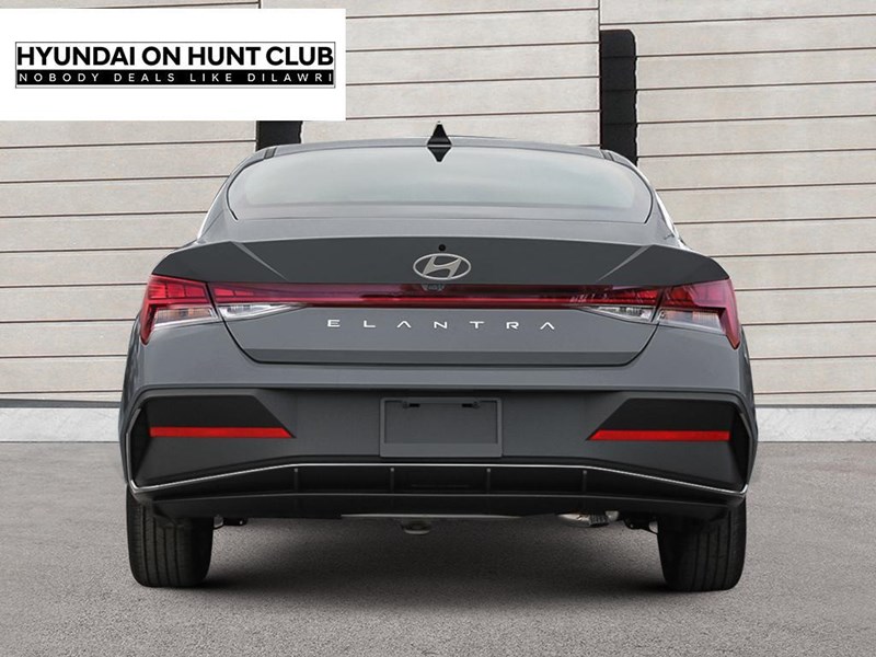 2025 Hyundai Elantra Luxury IVT